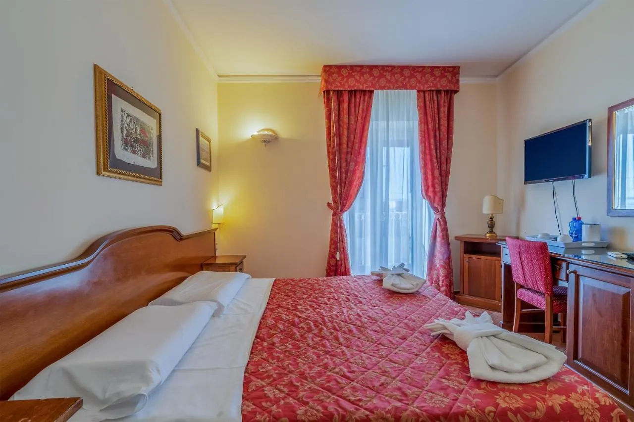 Hotel Mediterraneo Syracuse 3*,